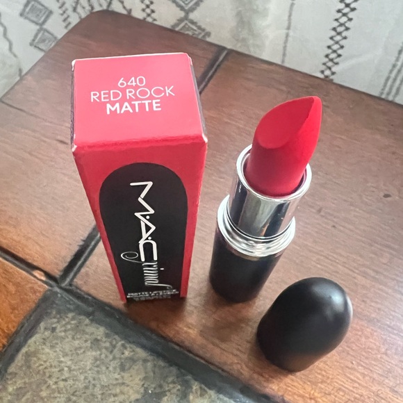 ❤️NIB MACximinal matte lipstick.. 640 red rock❤️ - Picture 3 of 4
